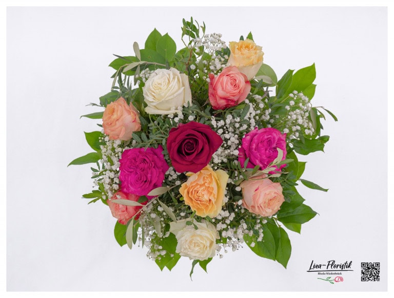 Bouquet with colorful Ecuador roses - detail