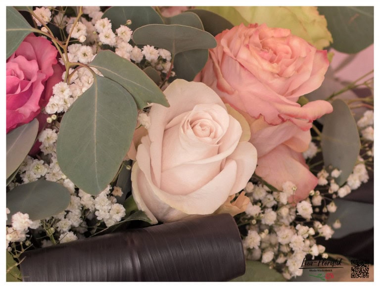 Ecuador roses in a birthday bouquet