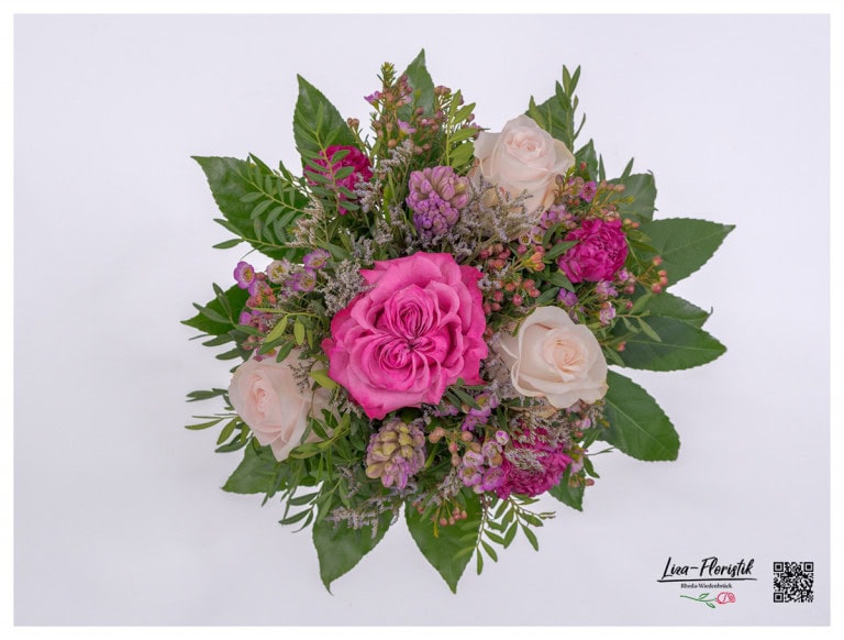 Hyacinths, ranunculus, roses, statizes and wax flowers - detail