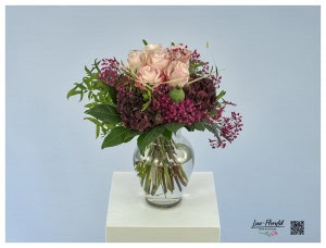 Red hydrangeas, gypsophila, poppies and roses