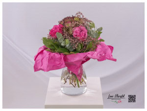 Bouquet with golden gypsophila, roses, hydrangea and eucalyptus
