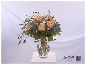 Bouquet with mistletoe, roses, lisianthus and eucalyptus