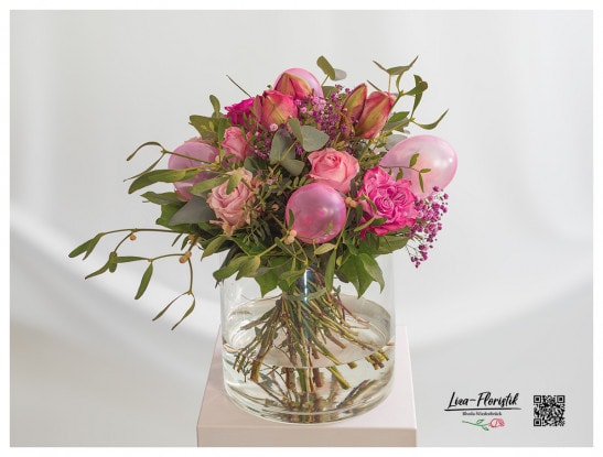 Birthday bouquet with amaryllis, roses, mistletoe, eucalyptus, gypsophila and balloons