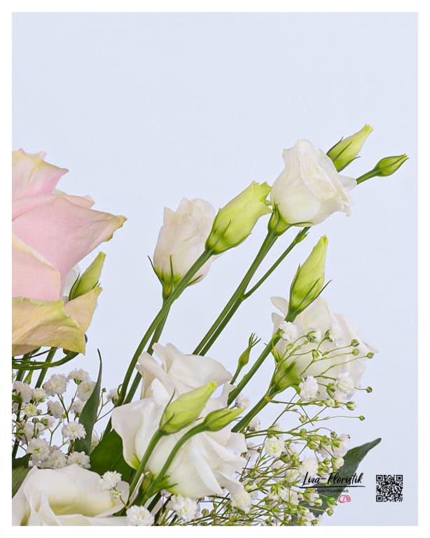 Airy Bouquet with Roses and Carnations