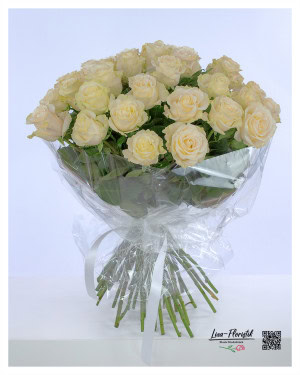 Pure elegance - 40 elegant white roses, artfully arranged and stylishly packaged. A classic bouquet that suits every occasion and makes hearts beat faster. Order now from Liza-Florist and enjoy free delivery in Gütersloh, Rheda-Wiedenbrück and the surrounding area.