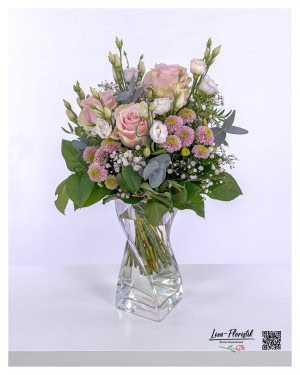 A lovingly arranged bouquet of roses, chrysanthemums, lisianthus, eucalyptus and gypsophila - harmonious colors and shapes for special moments.