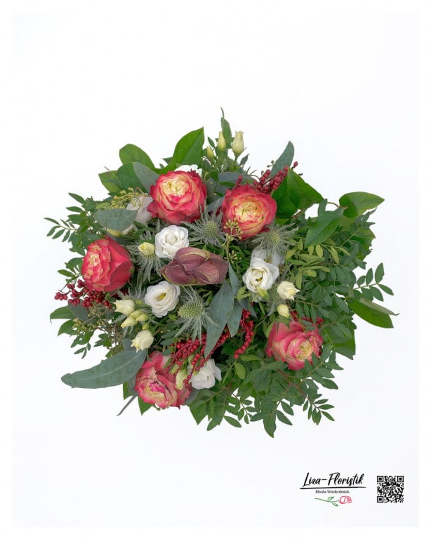 Bouquet with amaryllis, roses, lisianthus, eucalyptus, pistachio and colored cinnamon in detail