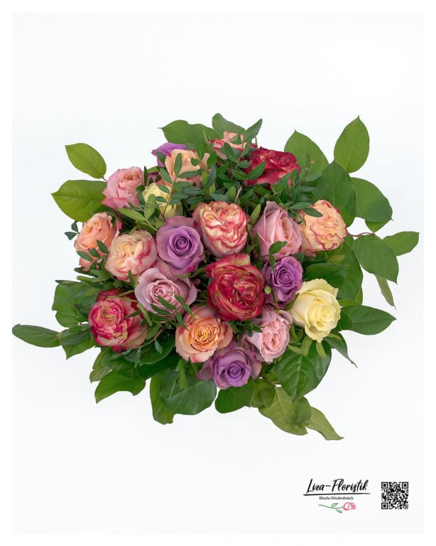 Viewed from above: A dense, round bouquet of Ecuador roses in strong colors, perfectly coordinated with lush green.