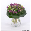 A beautiful spring bouquet with purple tulips, bright white chamomile flowers, fragrant hyacinths, light yellow daffodils and delicate green leaves, forming a harmonious and attractive composition.