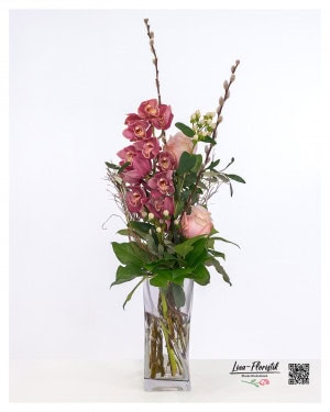 Elegant bouquet with cymbidium orchids, delicate roses in rosé, white berry decorations and pussy willows, combined with green leaves and fine twigs - tied loosely and in a modern way.