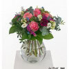 A bouquet of forget-me-not, Ecuador roses "Wild Esperance", fragrant carnations, delicate lisianthus and fresh eucalyptus. The arrangement is complemented by statice and bright gerberas, which ensure a harmonious, natural look.