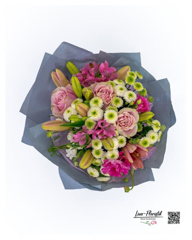 In detail: Bouquet with pink roses, white santini, pink alstromerias and closed lily buds - lovingly arranged in soft rose and green tones.