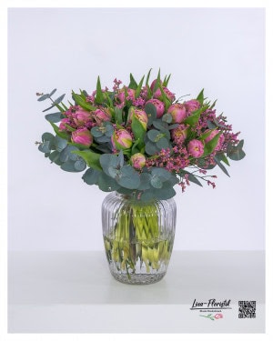 Springy tulip bouquet with pink-green tulips, delicate pink limonium and silvery eucalyptus - loosely tied in a natural style.