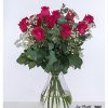Bouquet with 12 bright pink Ecuador roses of the “Lola” variety, combined with delicate gypsophila and fresh eucalyptus – high-quality tied in a classic style.