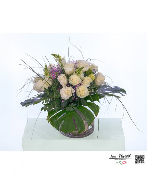 Elegant premium bouquet with 20 elegant, creamy white Ecuador roses
