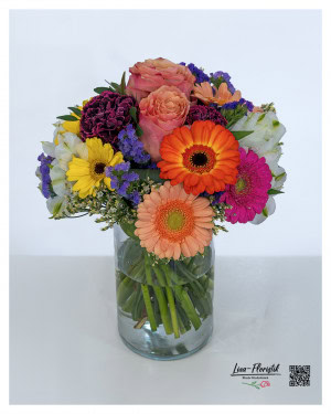 Small bouquet of flowers with roses, gerberas, carnations, statice and alstroemerias - colorfully tied and lovingly arranged as a compact gift for many occasions.