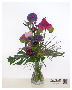 Modern bouquet with eye-catching alliums, including a star-shaped exploding Allium Schuberti flower. The arrangement is complemented by bright pink anthuriums, delicate pink peonies, deep purple clematis and small, delicate statice flowers - combined with large green areas for an expressive, sculptural look.