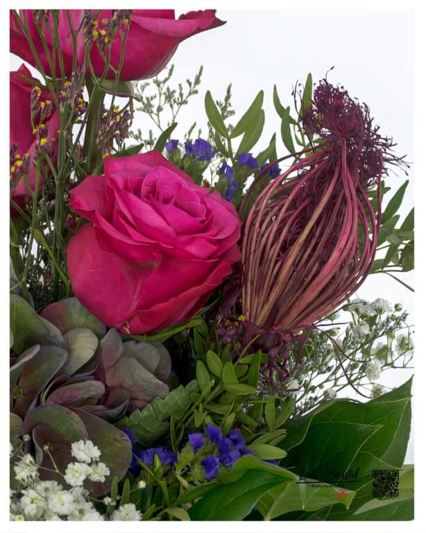 Detail - Pink roses, Ammi and Statice
