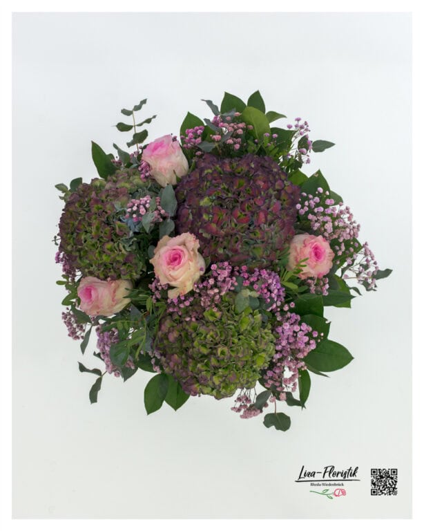 Gentle color gradations combine to create calm harmony - a balance of depth, lightness and fine structure.