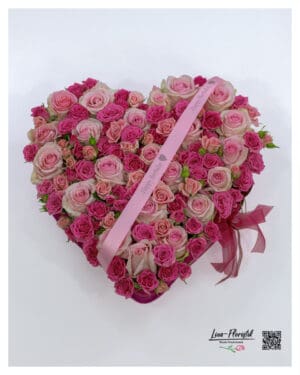 Heart arrangement for birthday – large premium roses in antique rose and small polyantha roses in pink and hot pink, densely arranged without gaps, pure without fillers