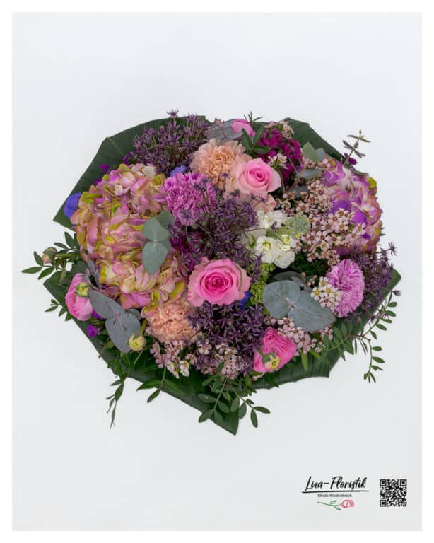 Colorful bouquet with roses and hydrangeas in detail