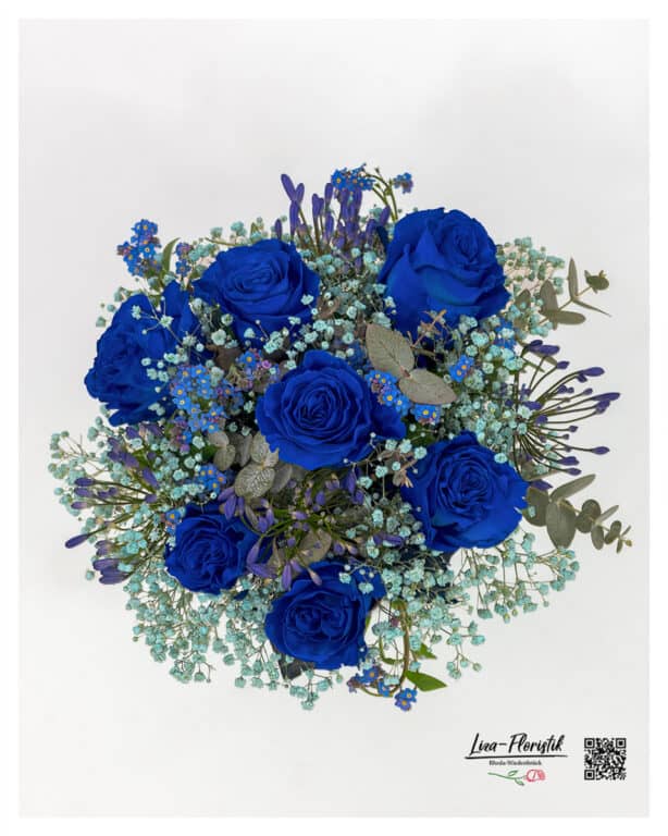 Bouquet with blue roses and forget-me-nots