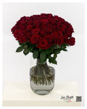 Elegant bouquet with 70 red roses, densely and lavishly arranged
