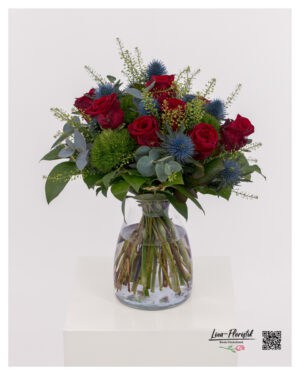 Timeless bouquet with red roses – featuring eryngium, carnations and eucalyptus