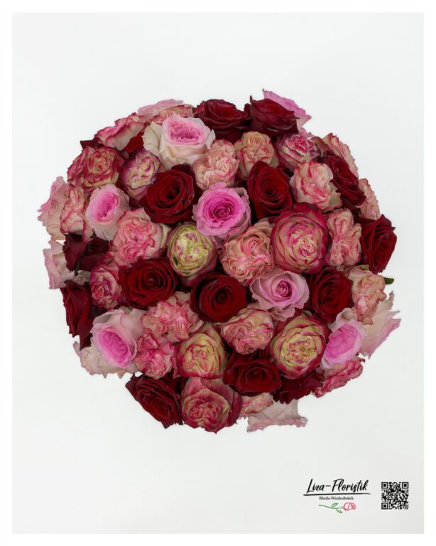 Rose after rose, creating a harmonious overall arrangement with an impressive variety of colours and flower shapes.