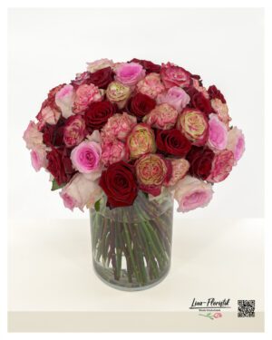 A special flower bouquet made with carefully selected premium roses.